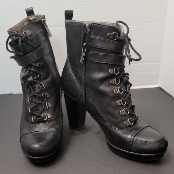 Kenneth Cole Reaction Shoes - Kenneth Cole Reaction Lead Actress Black LTR Lace-Up Ankle Boots Size 9